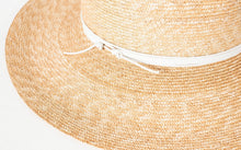 Charger l'image dans la galerie, Wrapped Up Hat in Straw/White