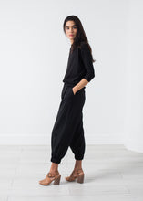 Charger l&#39;image dans la galerie, Boat Neck Top in Black

