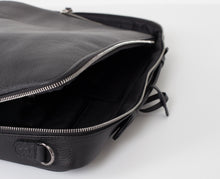 Charger l&#39;image dans la galerie, Classic Doc Bag
